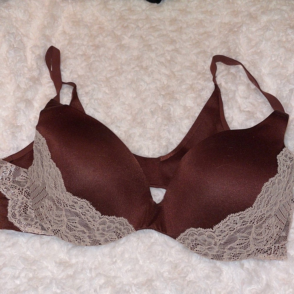 Victoria’s Secret lined demi bra. Color: Brown with lace. Size: 36C.
